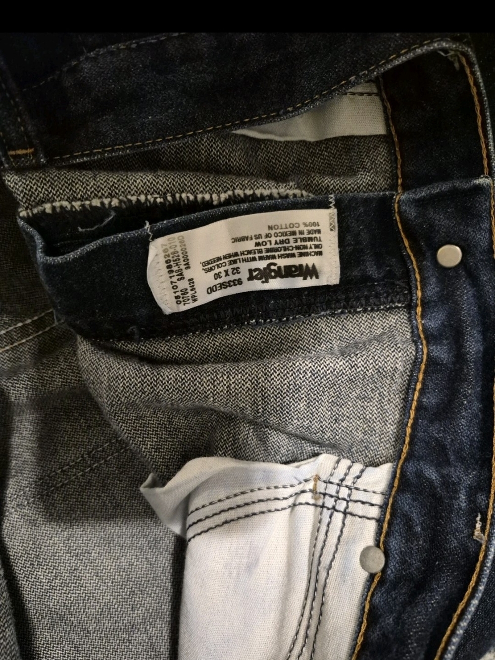Wrangler Men’s Straight Jeans in Dark Blue Denim with Gold Stitching